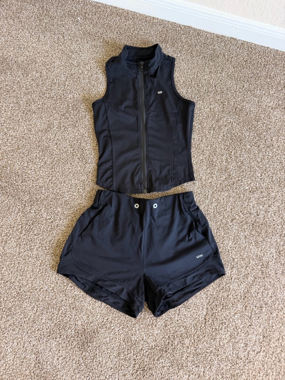 Women’s Athletic Zip Tank & Shorts Set - Black